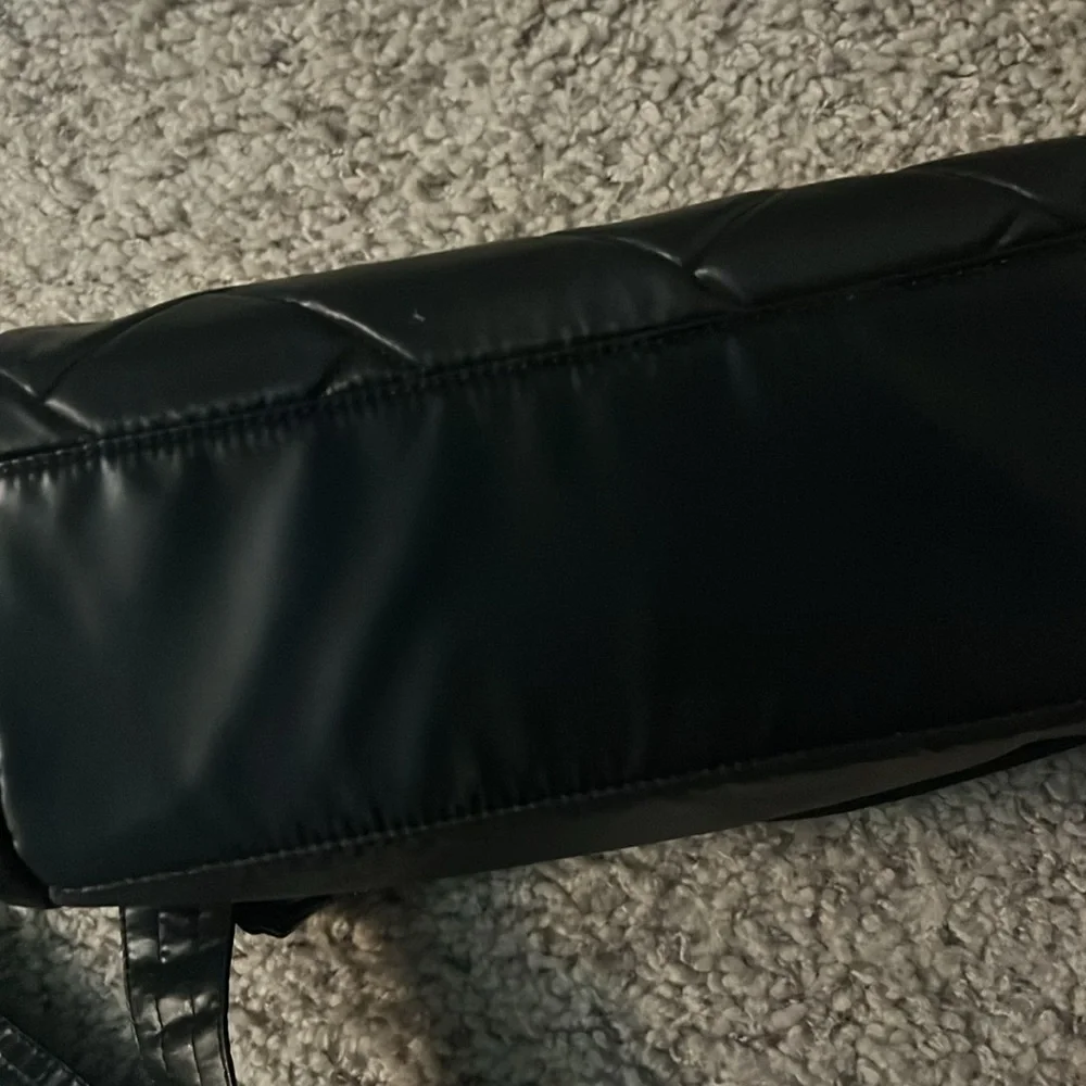 LUG Trolley 2 Quilted Crossbody Bag - Picture 5 of 8